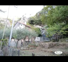Appartamenti in Vendita - Casa indipendente con terreno a piane alta collina di massa