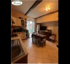 Appartamenti in Vendita - Piano primo con giardino