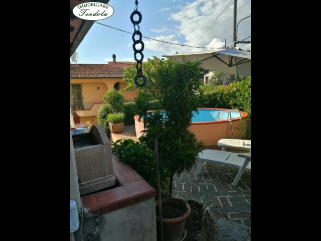 Appartamenti in Vendita - Semindipendente con corte