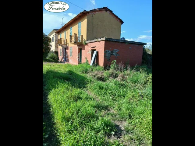 Casa colonica con terreno sarzana