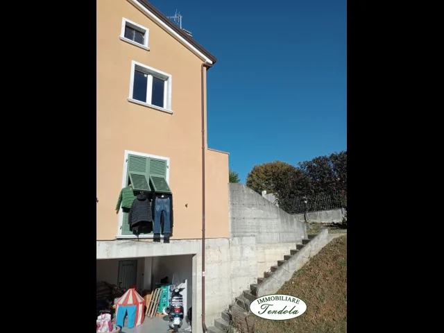 Appartamento semindip. con garage e terreno 700 mq
