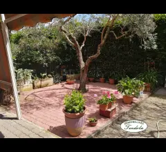 Semindipendente con giardino ameglia