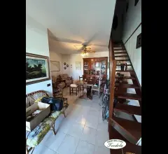 Appartamenti in Vendita - Piano primo con mansarda e terrazzo a tasca vicino al mare