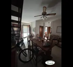 Appartamenti in Vendita - Piano primo con mansarda e terrazzo a tasca vicino al mare