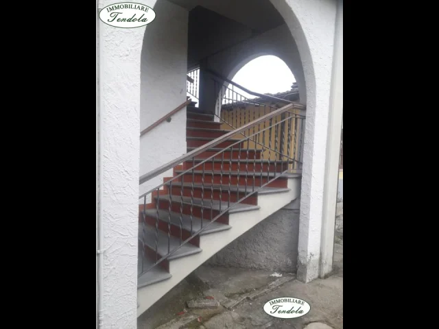 Piano primo con giardino in bifamiliare