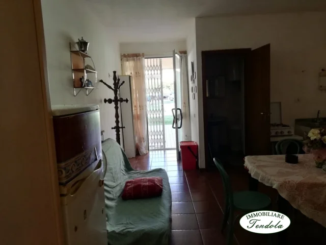 Appartamenti in Vendita - Monolocale con bagno caniparola