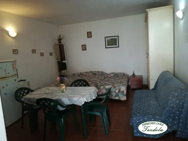Appartamenti in Vendita - Monolocale con bagno caniparola