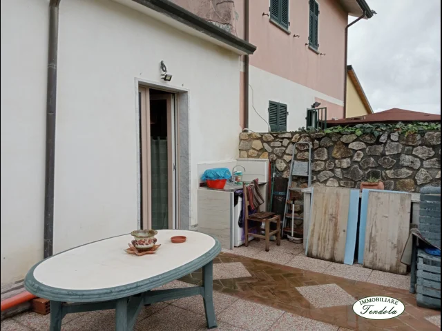 Appartamenti in Vendita - Semindipendente con giardino san lazzaro sarzana