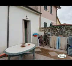 Appartamenti in Vendita - Semindipendente con giardino san lazzaro sarzana