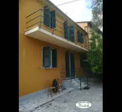 Appartamenti in Vendita - Sarzana sem indipendente con terreno