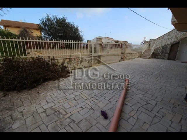 Appartamenti in Vendita - Ottima villa con vista mozzafiato sul mare