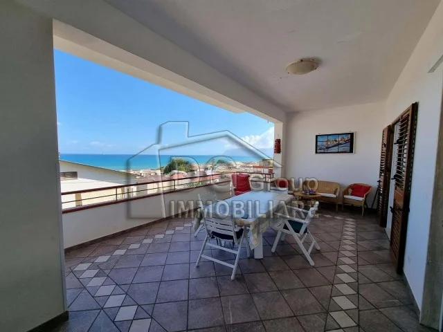 Appartamenti in Vendita - Villa  c/da playa  a pochi passi dal mare