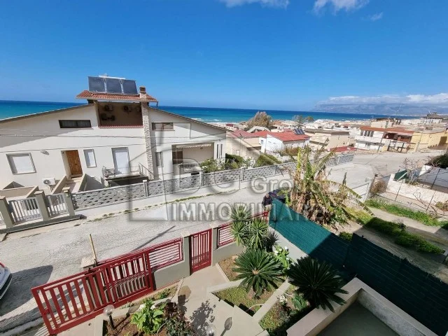 Appartamenti in Vendita - Villa  c/da playa  a pochi passi dal mare