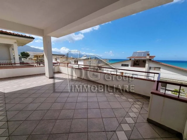 Appartamenti in Vendita - Villa  c/da playa  a pochi passi dal mare