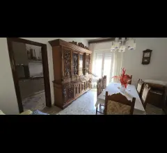 Appartamenti in Vendita - Appartamento primo piano con garage