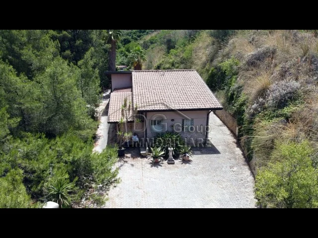 Villa immersa nel verde in montagna