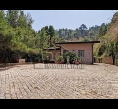 Appartamenti in Vendita - Villa immersa nel verde in montagna