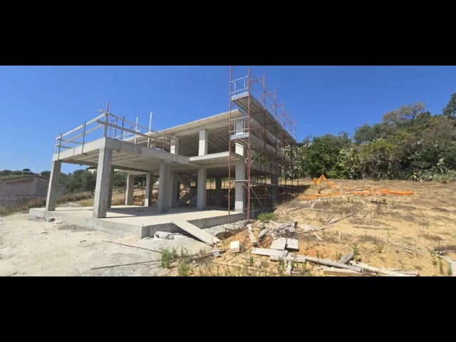 Villa grezza su un lotto di 5000 mq circa
