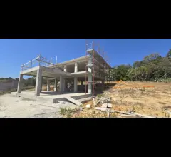 Appartamenti in Vendita - Villa grezza su un lotto di 5000 mq circa
