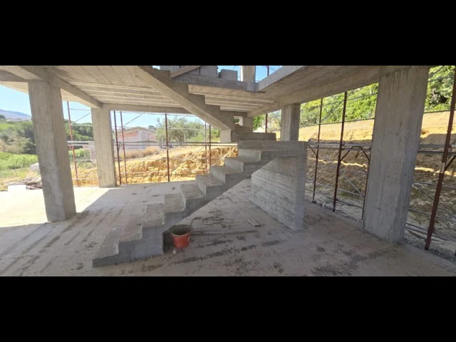 Appartamenti in Vendita - Villa grezza su un lotto di 5000 mq circa