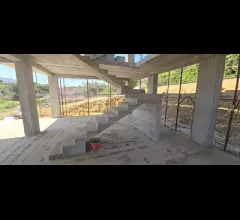 Appartamenti in Vendita - Villa grezza su un lotto di 5000 mq circa