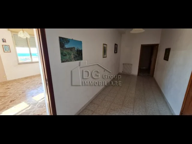 Appartamenti in Vendita - Appartamento al quarto piano con ascensore