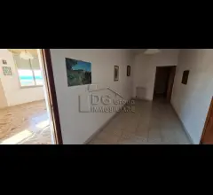 Appartamenti in Vendita - Appartamento al quarto piano con ascensore