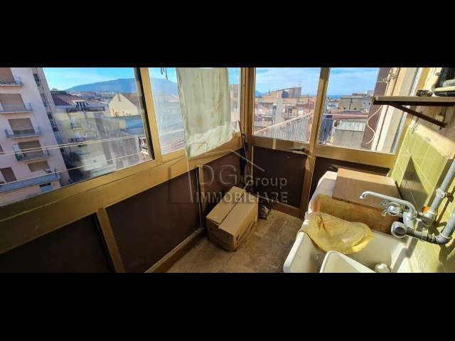 Appartamenti in Vendita - Appartamento al quarto piano con ascensore