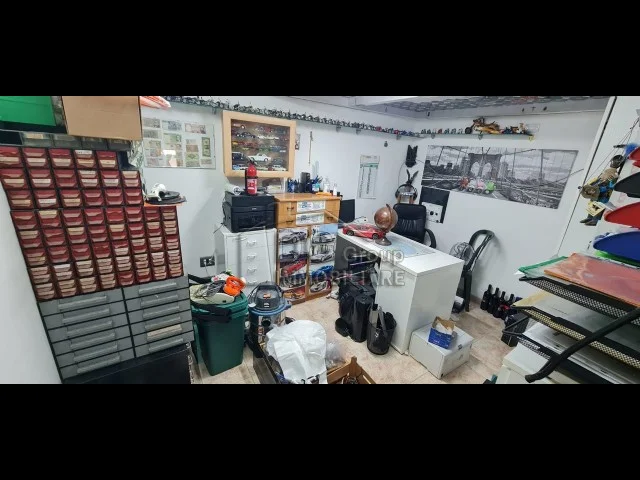 Appartamenti in Vendita - Indipendente piu' commerciale nei pressi della via fusinato
