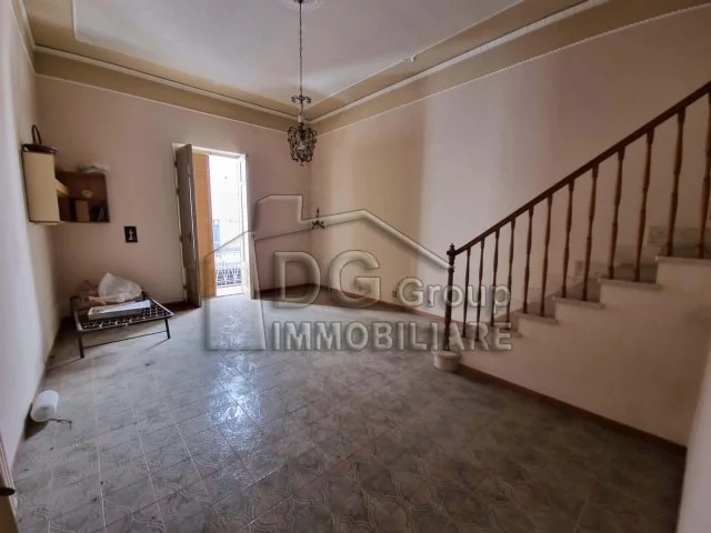 Indpente nei pressi della via vittorio veneto