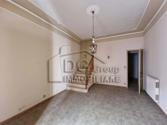 Appartamenti in Vendita - Indpente nei pressi della via vittorio veneto