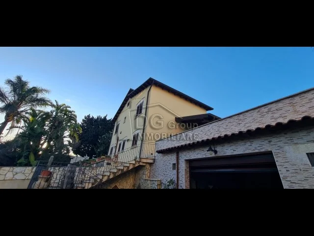 Villa su due livelli abitativi