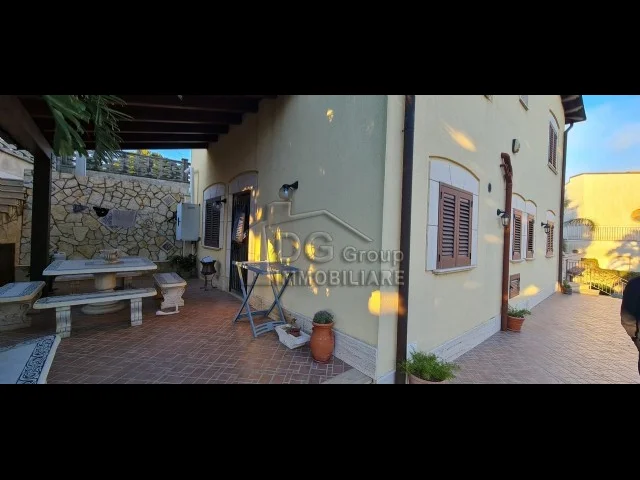 Appartamenti in Vendita - Villa su due livelli abitativi