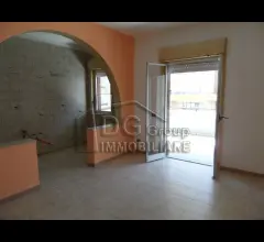 Appartamenti in Vendita - Appartamento luminoso con box auto