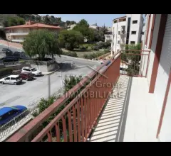 Appartamenti in Vendita - Appartamento luminoso con box auto