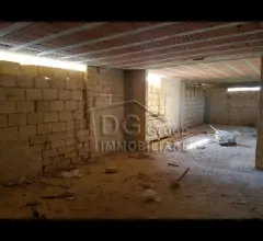 Appartamenti in Vendita - Villa con terreno con vista panoramica, vicino la statale