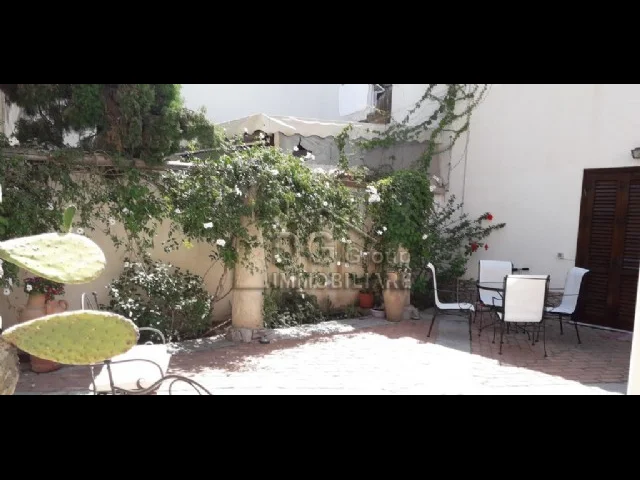 Appartamenti in Vendita - Splendida villa di grande interesse storico
