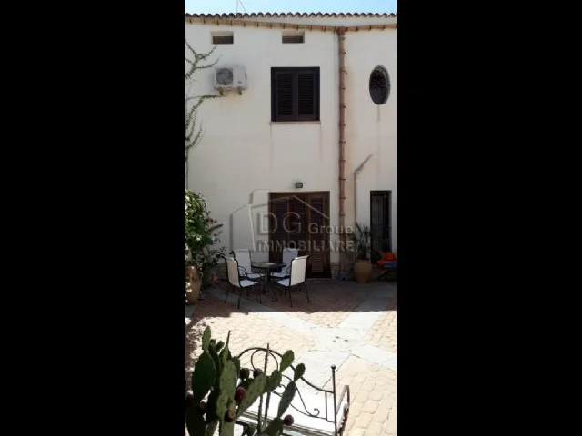Appartamenti in Vendita - Splendida villa di grande interesse storico