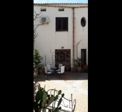 Appartamenti in Vendita - Splendida villa di grande interesse storico