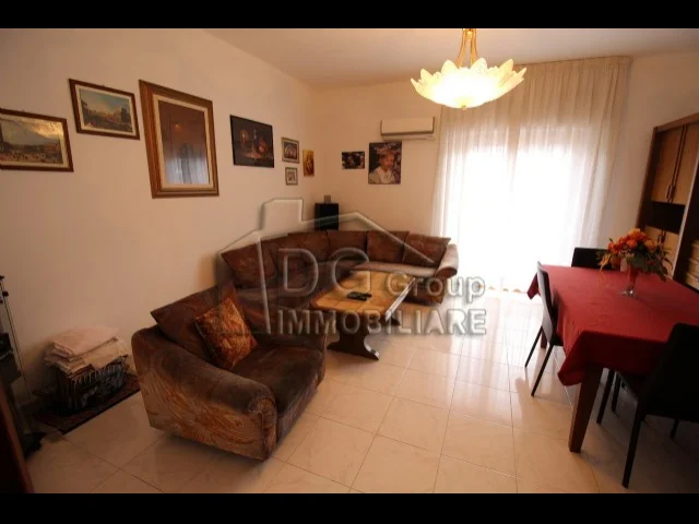 Appartamenti in Vendita - Luminoso appartamento con garage