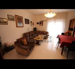 Appartamenti in Vendita - Luminoso appartamento con garage