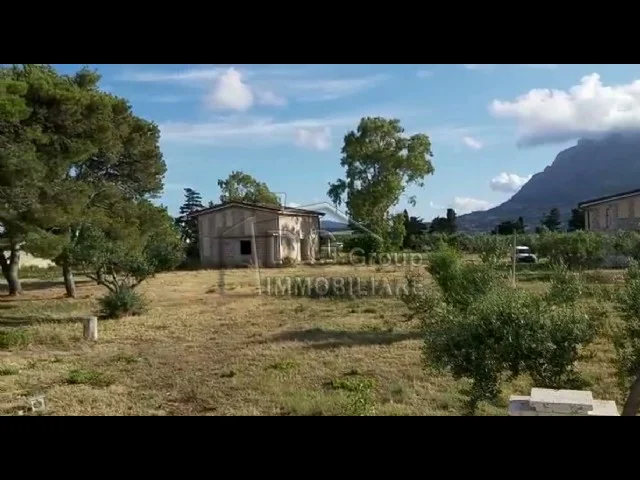 Appartamenti in Vendita - Strutture con terreno