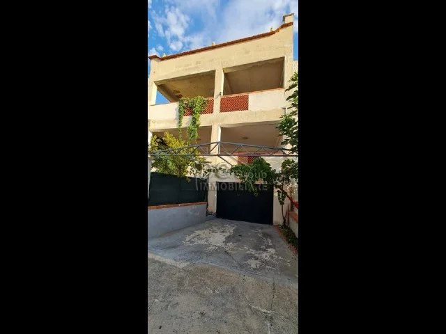 Appartamenti in Vendita - Casa indipendente con vista mare stupenda
