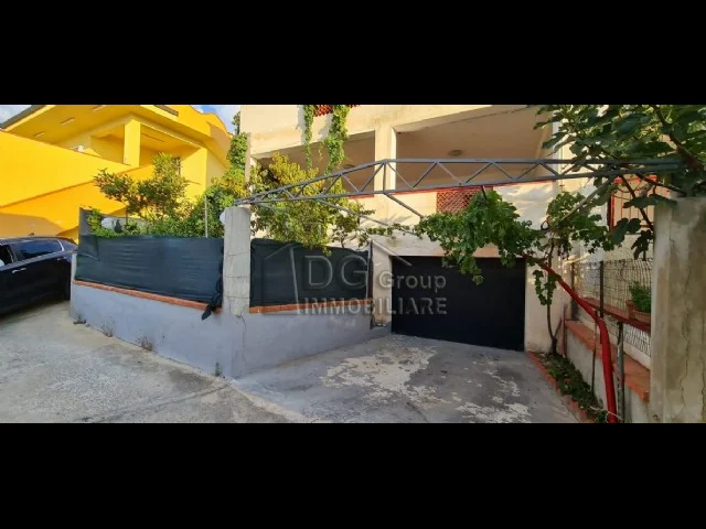 Appartamenti in Vendita - Casa indipendente con vista mare stupenda