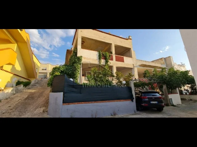 Appartamenti in Vendita - Casa indipendente con vista mare stupenda