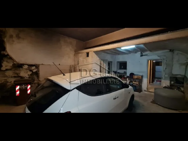 Appartamenti in Vendita - Indipendente con garage