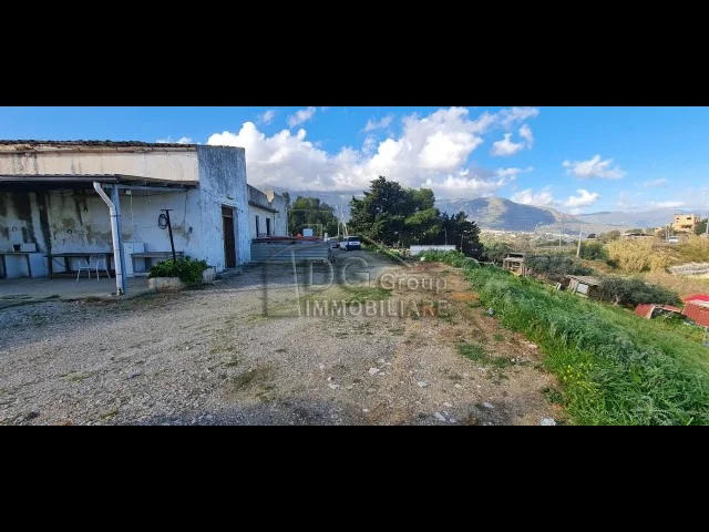Appartamenti in Vendita - Immobile da ristrutturare o demolire con vista mare