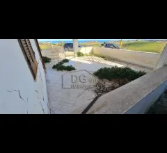 Appartamenti in Vendita - Immobile da ristrutturare o demolire con vista mare