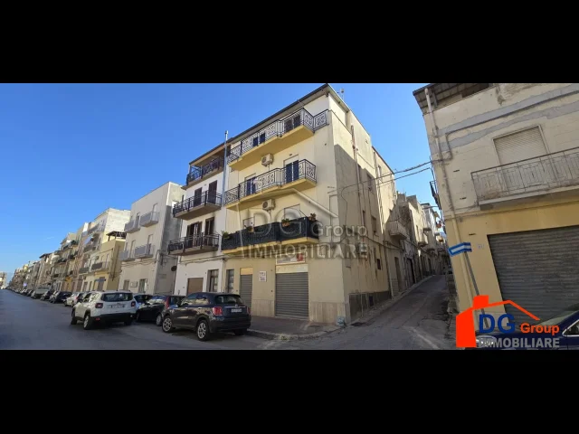 Appartamenti in Vendita - Indipendente piu' commerciale corso san francesco di paola