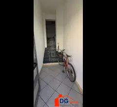 Appartamenti in Vendita - Indipendente piu' commerciale corso san francesco di paola